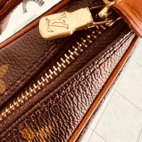 Authentic Louis Vuitton Monogram Bolougne 30 - Picture 15 of 16